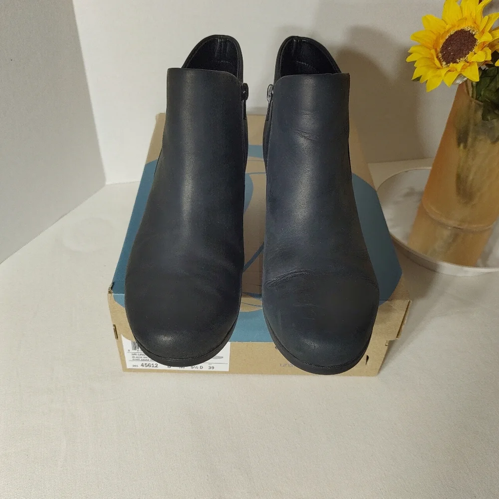 CLARKS Unstructured Lindel Ankle Boots - Picture 2 of 12